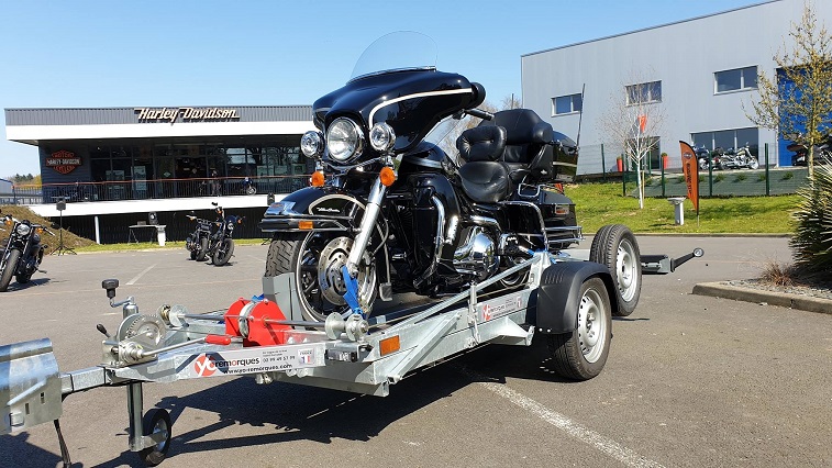 6750 Porte Moto sur Attelage CARRY ON - Remorque Import